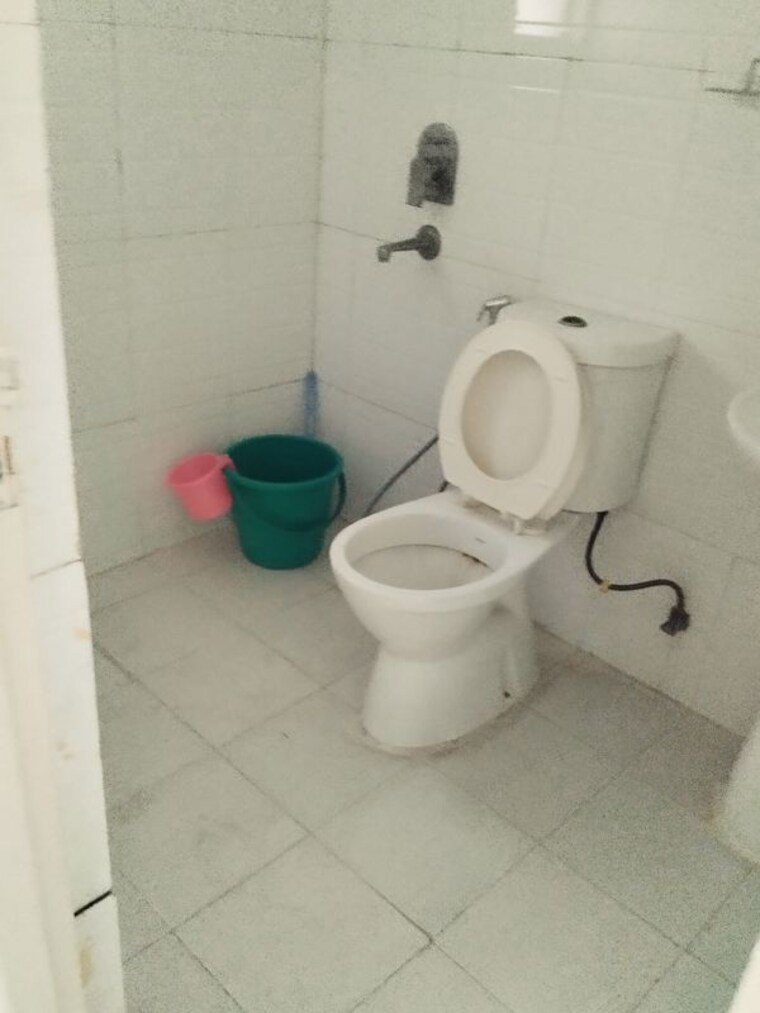 Bathroom, supertech-cape-town 2 Bedroom 930 Sq.Ft. Apartment In Sector 74 Noida 10535664