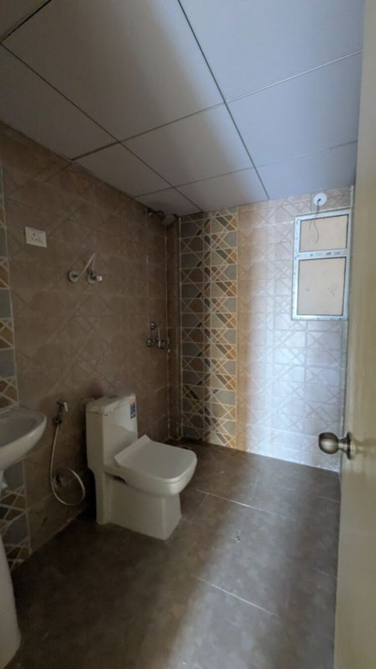Bathroom, aditya-city-apartments 2 Bedroom 1100 Sq.Ft. Apartment In Shahpur Bamheta Ghaziabad 10535734