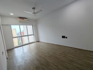 Room in 2 BHK Apartment at Rite Skyluxe, Chembur – for Rent
