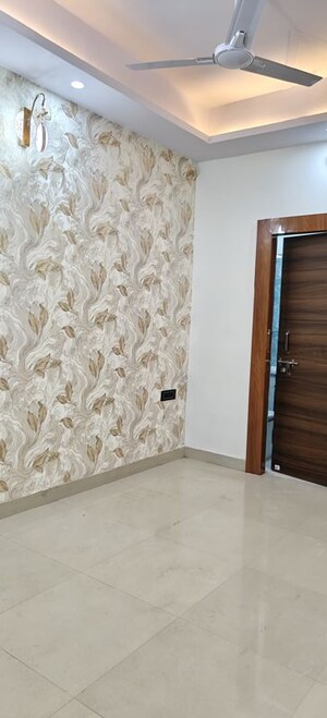 Room in 2 BHK Builder Floor at Pratap Vihar – for Sale