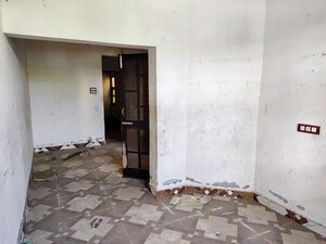 Room in  Independent House at Naughara – for Sale
