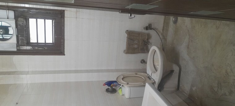 Bathroom, ashok vihar 3 Bedroom 200 Sq.Yd. Builder Floor In Ashok Vihar Delhi 10535820
