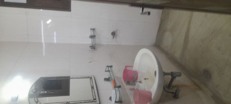 Bathroom, ashok vihar 3 Bedroom 200 Sq.Yd. Builder Floor In Ashok Vihar Delhi 10535820