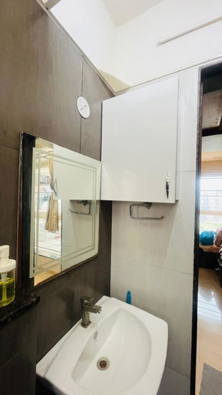 Bathroom, five-star-royal-entrada 2 Bedroom 900 Sq.Ft. Apartment In Wakad Pune 10535849