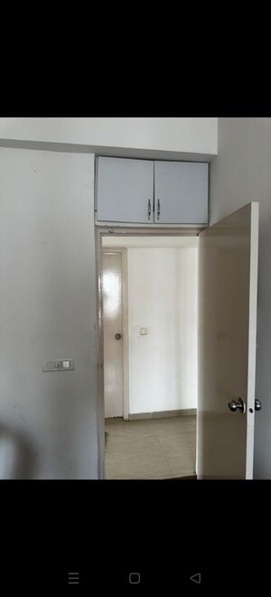 Room in 3 BHK Apartment at Antriksh Golf View - II, Sector 78 – for Rent