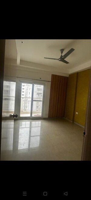 Room in 3 BHK Apartment at Antriksh Golf View - II, Sector 78 – for Rent