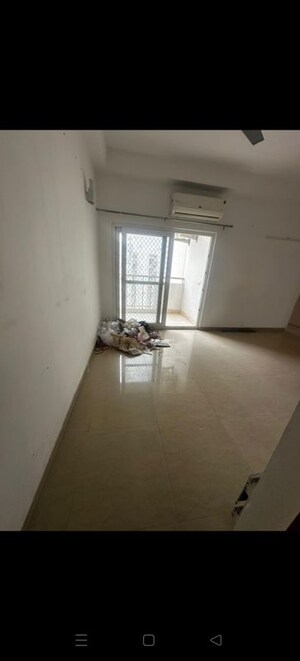 Room in 3 BHK Apartment at Antriksh Golf View - II, Sector 78 – for Rent
