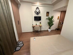 Room in Studio Apartment at Omaxe Grand, Sector 93b – for Rent