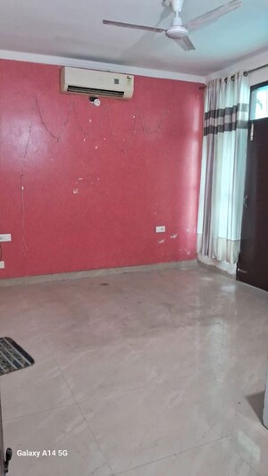 Room in 2 BHK Apartment at Vip Road – for Rent