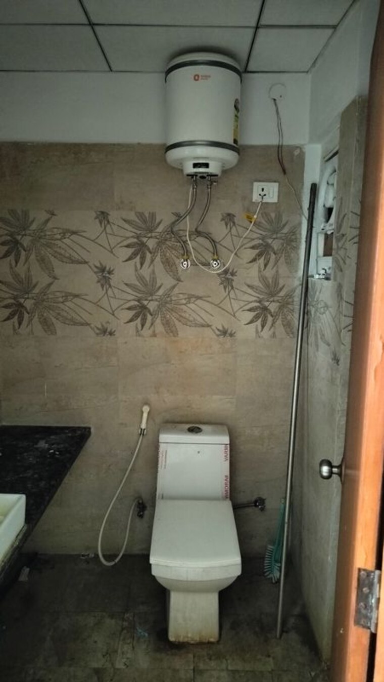 Bathroom, paramount-golfforeste 1 RK 435 Sq.Ft. Apartment In Zeta I Greater Noida Greater Noida 10535870