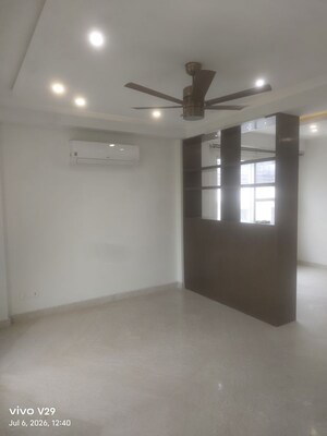 Room in 4 BHK Apartment at Emaar MGF Emerald Hills, Sector 65 – for Rent