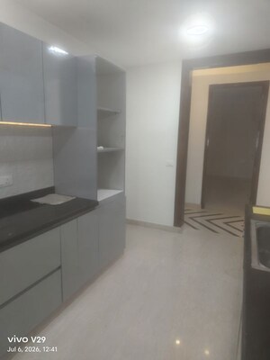 Room in 4 BHK Apartment at Emaar MGF Emerald Hills, Sector 65 – for Rent
