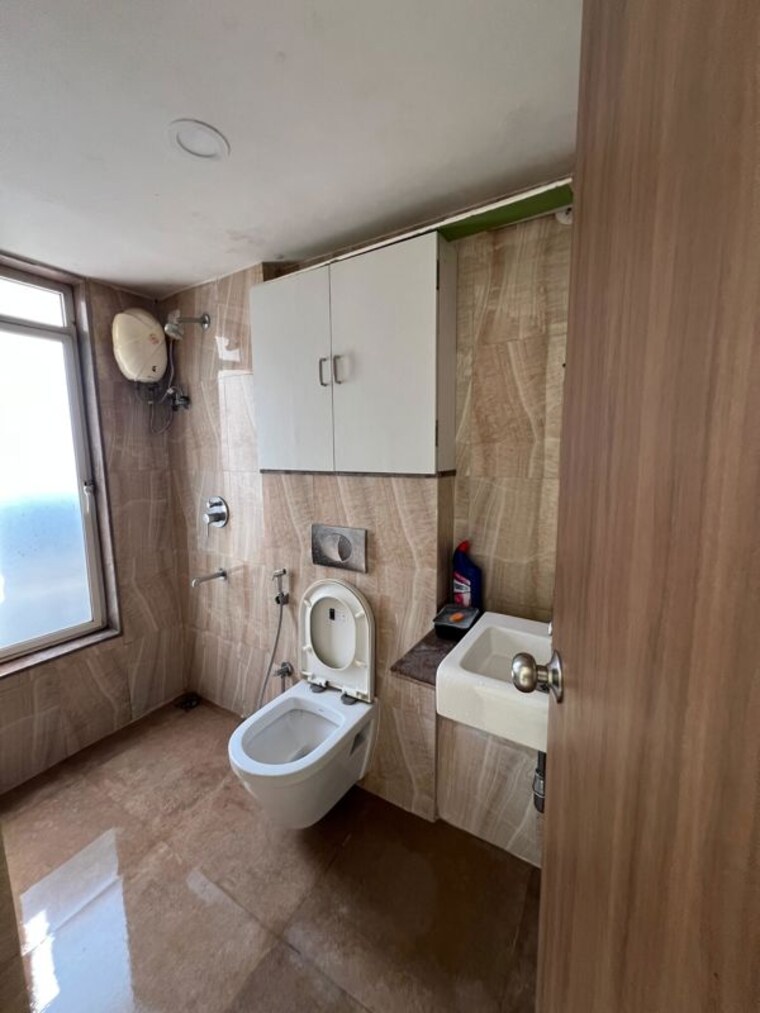 Bathroom, lodha-amara 2 Bedroom 800 Sq.Ft. Apartment In Kolshet Road Thane 10535914