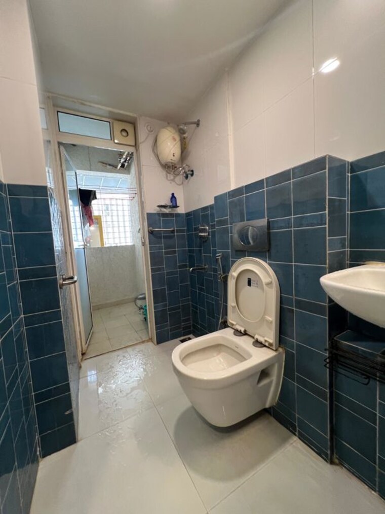 Bathroom, lodha-amara 2 Bedroom 800 Sq.Ft. Apartment In Kolshet Road Thane 10535914