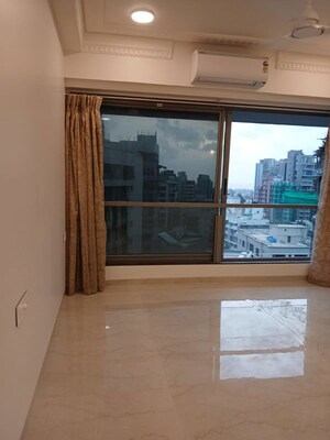 Room in 3 BHK Apartment at Crest Link, Khar West – for Rent