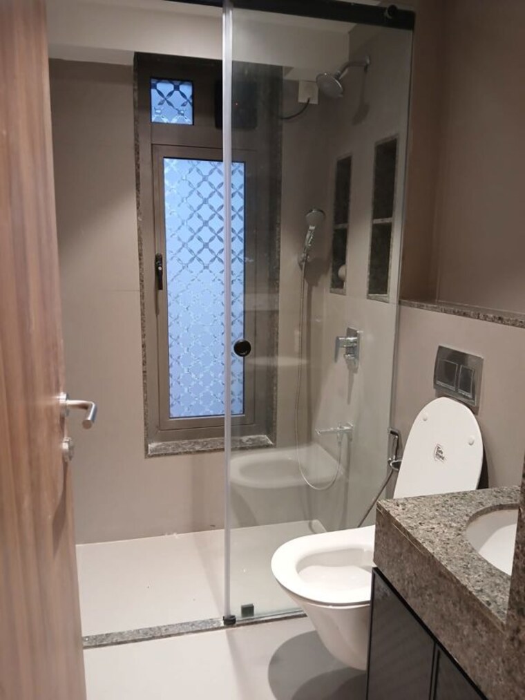 Bathroom, crest-link 3 Bedroom 950 Sq.Ft. Apartment In Khar West Mumbai 10535910