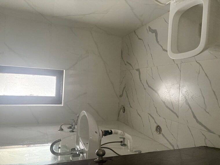 Bathroom, ansal-valley-view-estate 3 Bedroom 2530 Sq.Ft. Apartment In Gwal Pahari Gurgaon 10535904