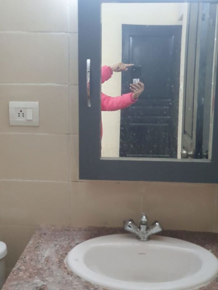 Bathroom, logix-blossom-county 2.5 Bedroom 1202 Sq.Ft. Apartment In Sector 137 Noida 10535952