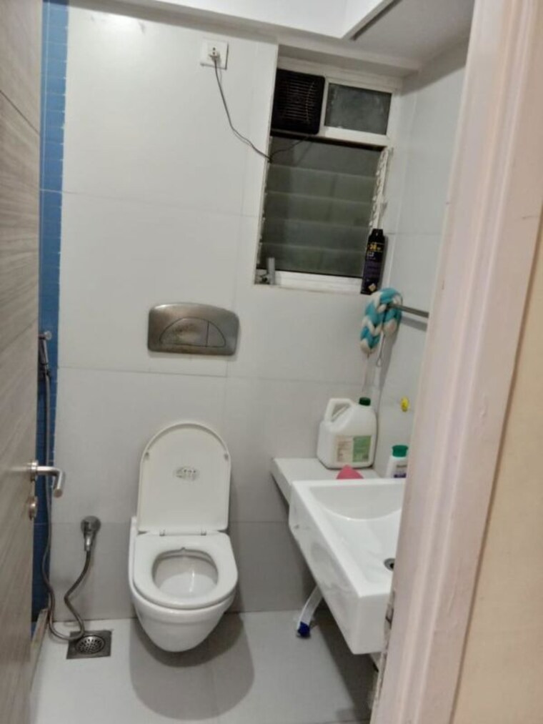 Bathroom, group-seven-rushi-heights 2 Bedroom 690 Sq.Ft. Apartment In Goregaon East Mumbai 10536000