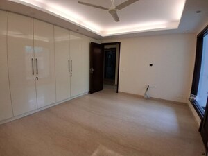 Room in 4 BHK Builder Floor at Hauz Khas Enclave – for Rent