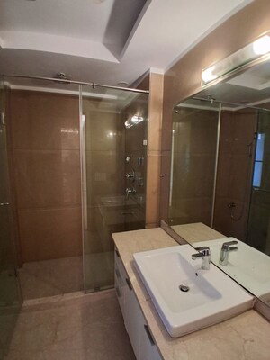 Team Area in 4 BHK Builder Floor at Hauz Khas Enclave – for Rent