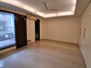Room in 4 BHK Builder Floor at Hauz Khas Enclave – for Rent