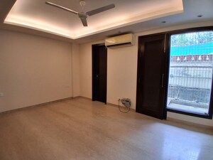 Room in 4 BHK Builder Floor at Hauz Khas Enclave – for Rent