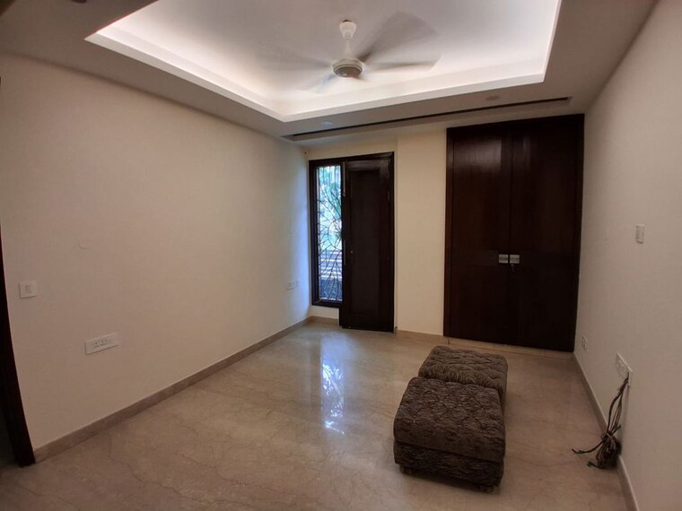 Room, hauz khas enclave 4 Bedroom 466 Sq.Yd. Builder Floor In Hauz Khas Enclave Delhi 10536012