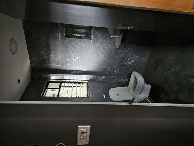 Washroom, shankar sheth road Commercial Office Space 4700 Sq.Ft. In Shankar Sheth Road Pune 10535981