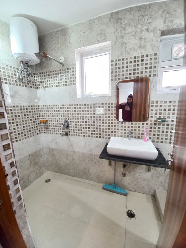 Bathroom, ninex-rmg-residency 1 Bedroom 560 Sq.Ft. Apartment In Sector 37c Gurgaon 10536006