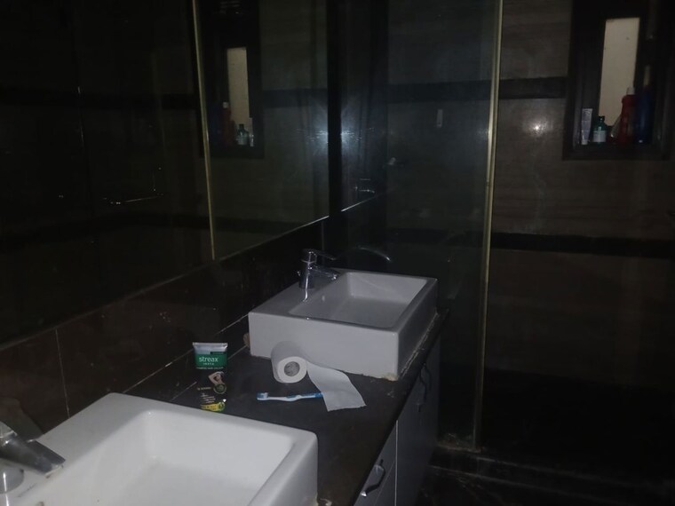 Team Area, east of kailash 4 Bedroom 300 Sq.Yd. Builder Floor In East Of Kailash Delhi 10536068