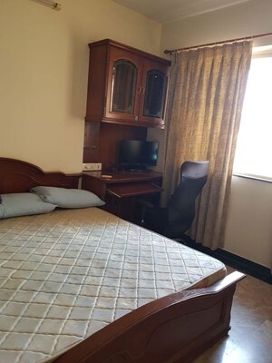 Bedroom in 2 BHK Apartment at Hiranandani Glen Croft, Powai – for Rent