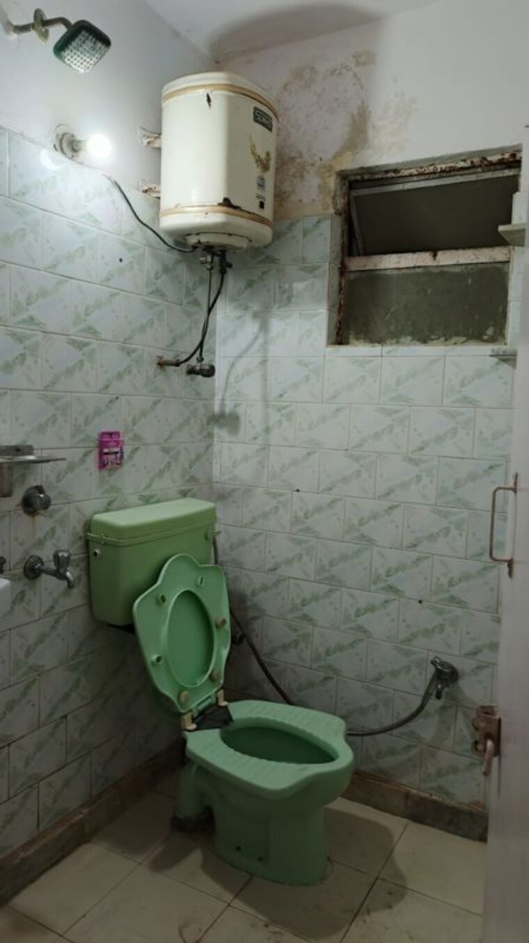 Bathroom, panchsheel vihar 2 Bedroom 1000 Sq.Ft. Builder Floor In Panchsheel Vihar Delhi 10536080