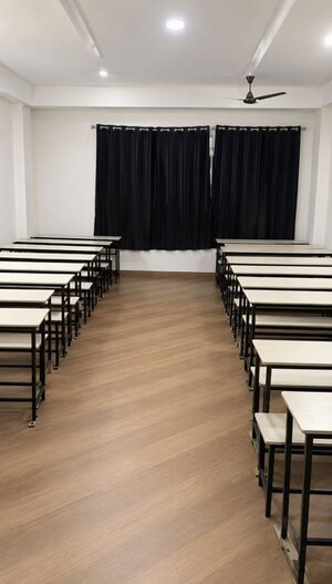  Office Space For Rent in MI New Janpath Complex, Hazratganj