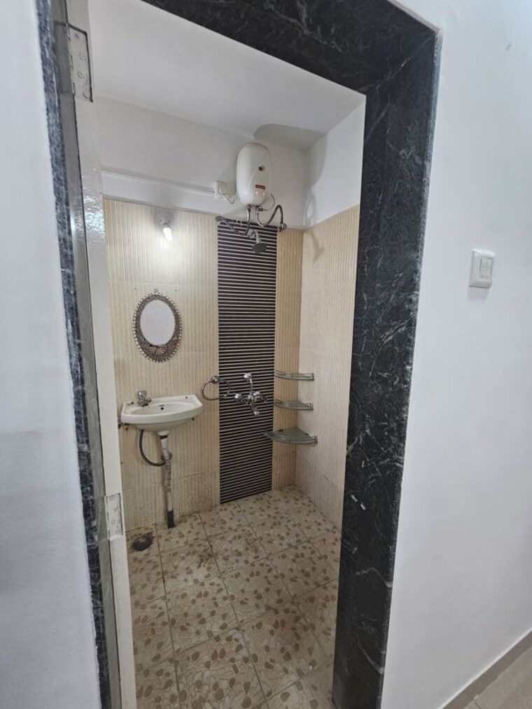 Bathroom, sree-mangal-aishwaryam-greens-phase-ii 3 Bedroom 1200 Sq.Ft. Apartment In Wakad Pune 10536104