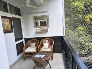 Furnished Amenities in 2 BHK Builder Floor at Defence Colony – for Rent