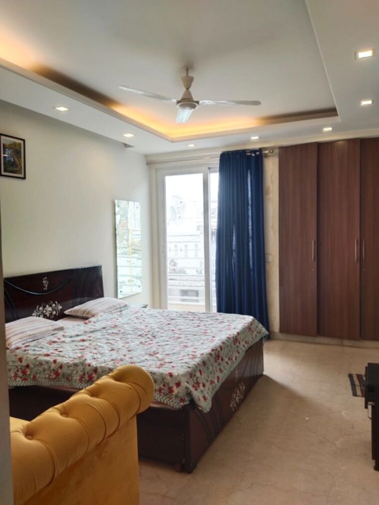 Bedroom, east of kailash 4 Bedroom 400 Sq.Yd. Builder Floor In East Of Kailash Delhi 10536124