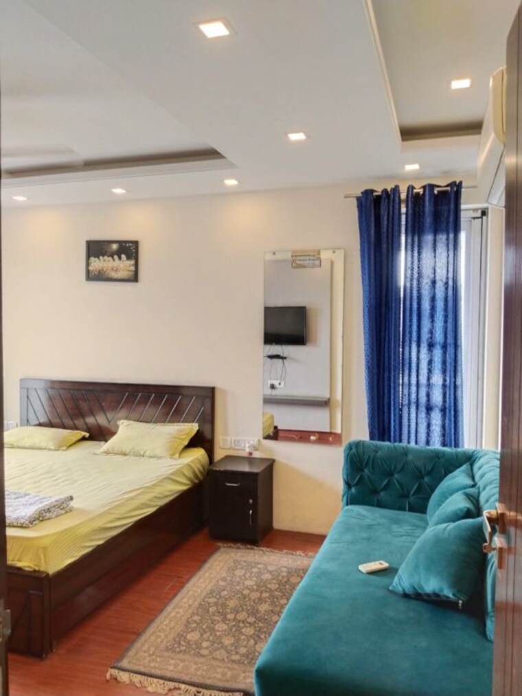 Bedroom, east of kailash 4 Bedroom 400 Sq.Yd. Builder Floor In East Of Kailash Delhi 10536124