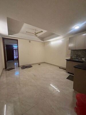 Room in 1 BHK Builder Floor at Paryavaran Complex – for Rent