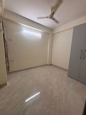 Room in 1 BHK Builder Floor at Paryavaran Complex – for Rent