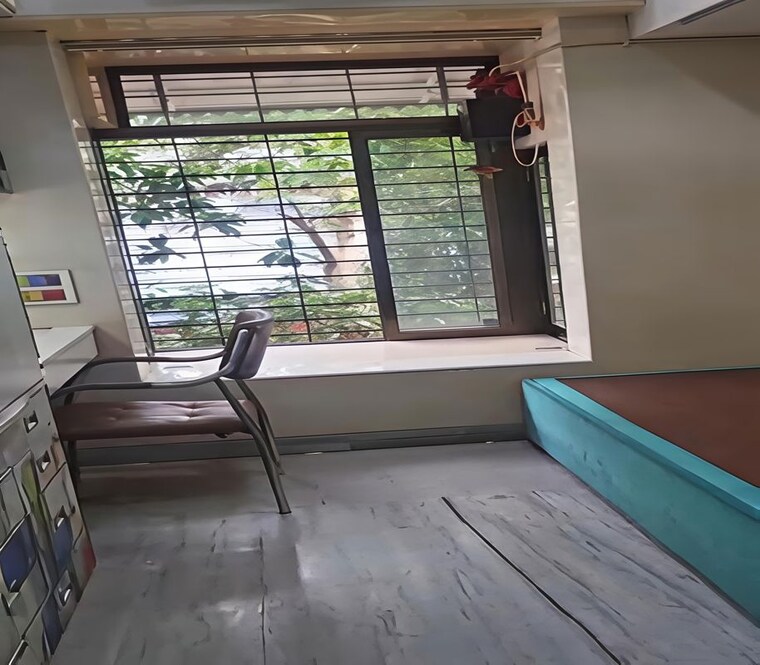Room, dadar east 1.5 Bedroom 550 Sq.Ft. Apartment In Dadar East Mumbai 10536136