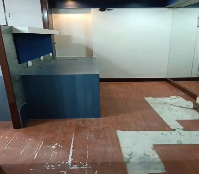 Team Area, dadar east Commercial Office Space 1000 Sq.Ft. In Dadar East Mumbai 10536155