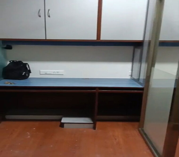 Team Area, dadar east Commercial Office Space 1000 Sq.Ft. In Dadar East Mumbai 10536155