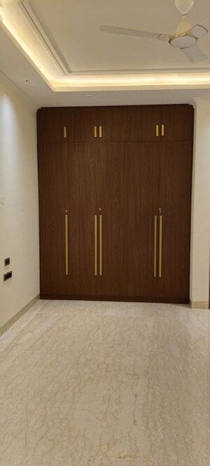 Room in 3 BHK Builder Floor at Greater Kailash I – for Rent