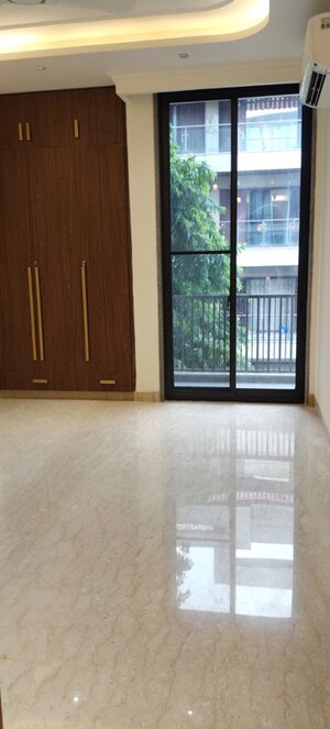 Room in 3 BHK Builder Floor at Greater Kailash I – for Rent