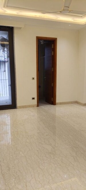 Room in 3 BHK Builder Floor at Greater Kailash I – for Rent