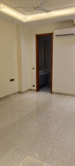 Room in 3 BHK Builder Floor at Greater Kailash I – for Rent