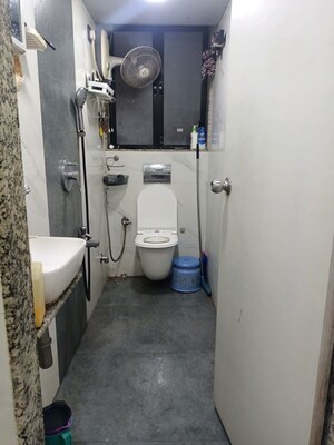 Bathroom in 1 BHK Builder Floor at Kalbadevi – for Rent