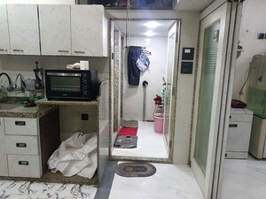 Bathroom in 1 BHK Builder Floor at Kalbadevi – for Rent