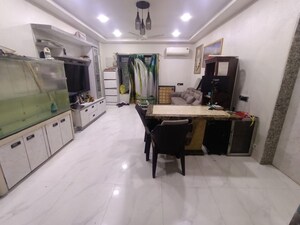 Team Area in 1 BHK Builder Floor at Kalbadevi – for Rent